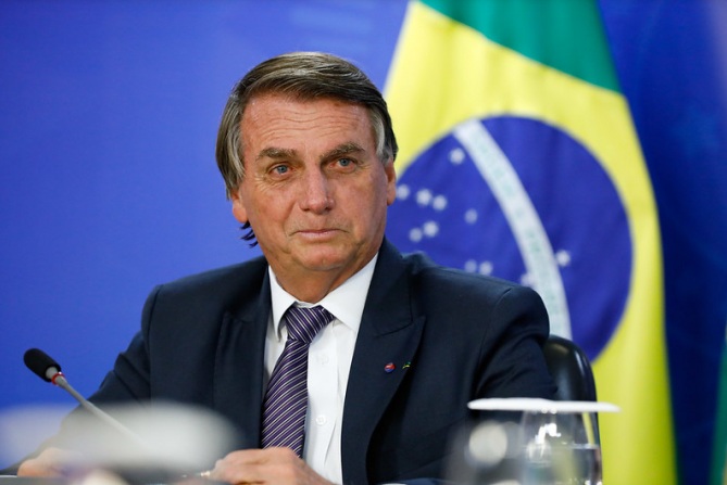 'Se eu deixar o governo, será de forma democrática', diz Bolsonaro