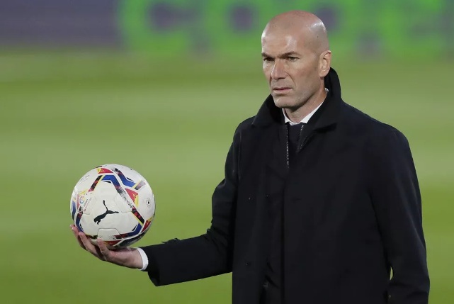 Zidane está perto de se tornar o novo técnico do PSG, diz rádio