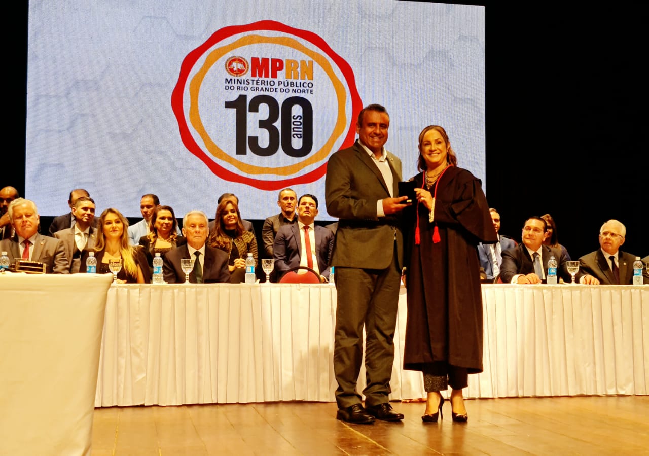 Presidente da Femurn, Babá Pereira recebe comenda pelos 130 anos do MPRN