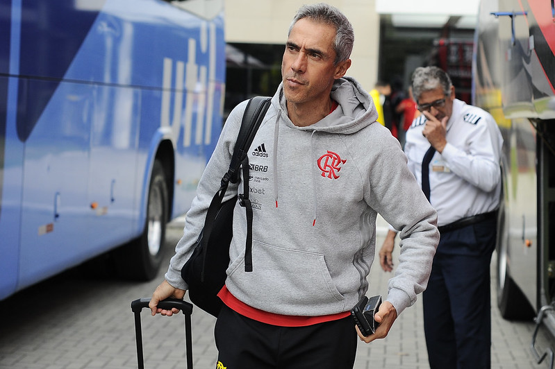Flamengo freta jato para Paulo Sousa e comissão técnica após demissão
