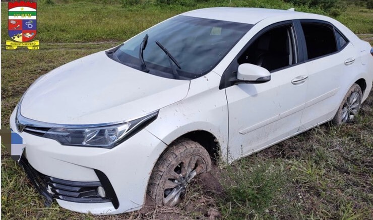 Família é alvo de arrastão e tem carro roubado na Grande Natal