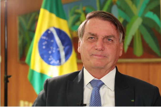 “Previsão é cair R$ 2 o preço da gasolina e R$ 1 do diesel”, diz Bolsonaro