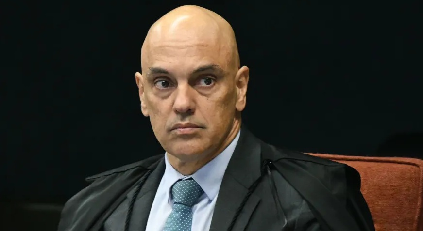 Moraes prorroga inquérito contra Bolsonaro por fake news sobre vacina