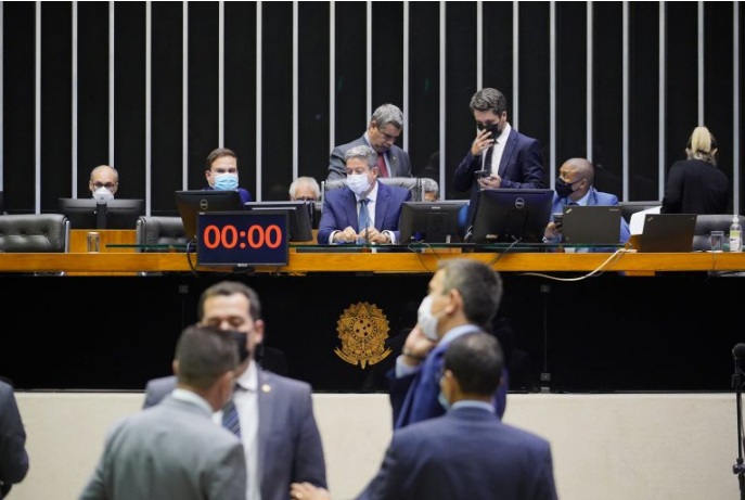 Menos de 24 horas depois do Senado, Câmara aprova redução do ICMS de combustíveis