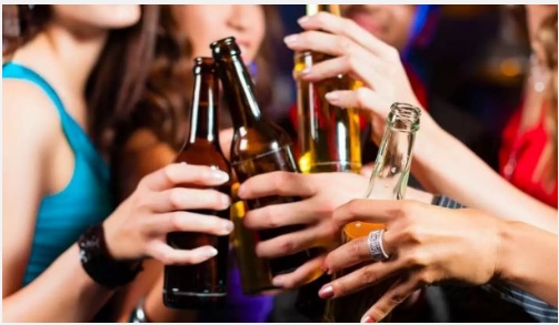 Primeiro ano da pandemia teve maior número de mortes por álcool no Brasil desde 2010
