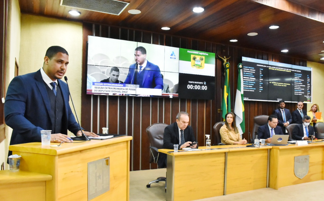 Suplente de Kelps, Michael Diniz toma posse como deputado estadual na ALRN