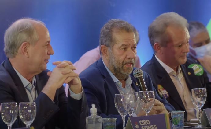 VÍDEO: Lupi diz a Carlos Eduardo que entende aliança com PT, mas que PDT “não abre mão” de apoio a...
