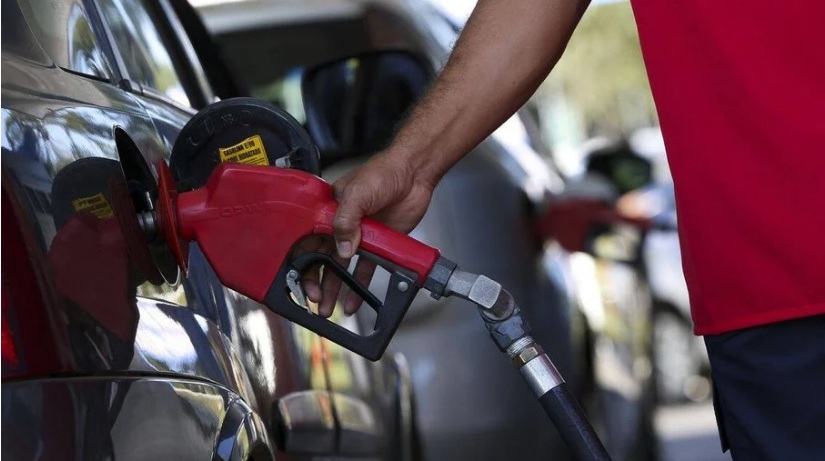 Postos de Natal aumentam preço do litro de gasolina; valor chega a R$ 7,99