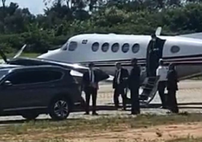VÍDEO: Governador da PB vem de jatinho do governo para encontro com Lula
