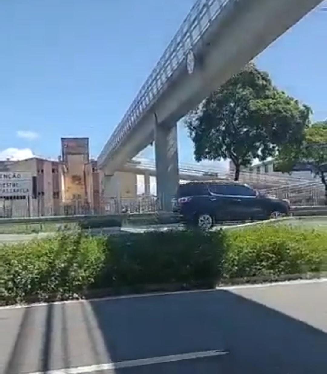 VÍDEO: Imagens mostram suposta "carreata" solitária de Lula na sua chegada a Natal; ASSISTA