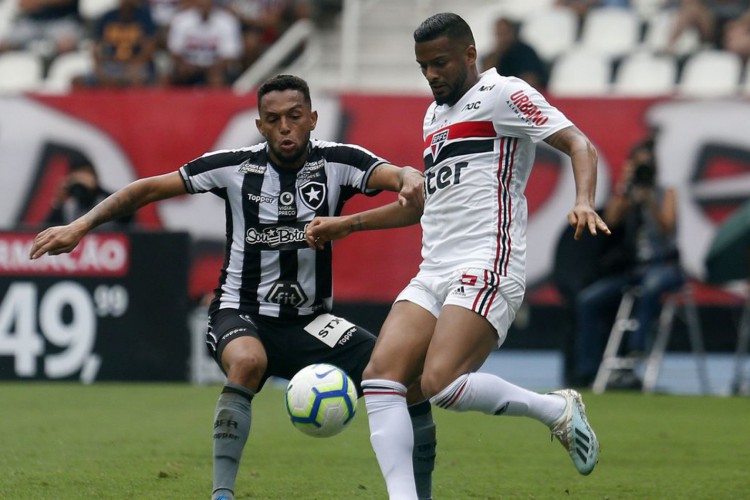 Palmeiras joga para manter liderança; Botafogo x São Paulo; veja jogos de hoje e onde assistir