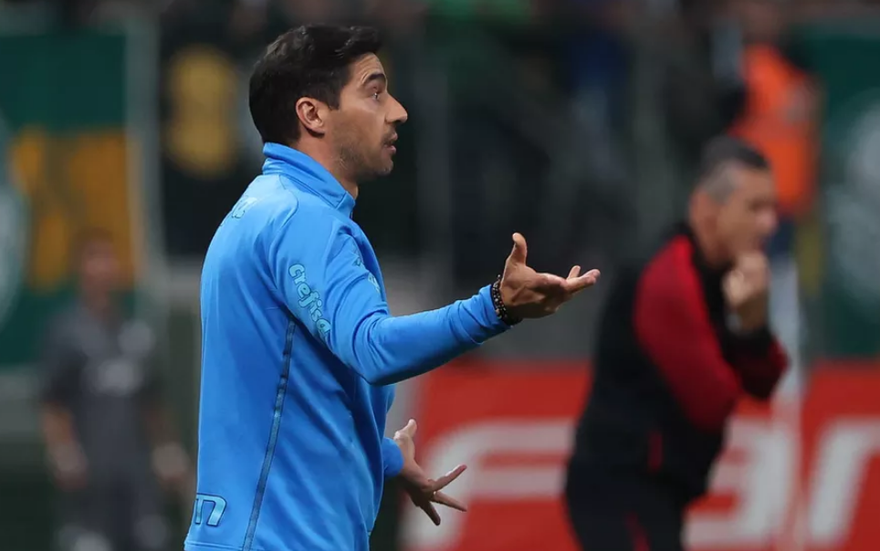 Palmeiras aponta "cunho xenófobo" em fala de Jorginho, do Atlético-GO, contra Abel