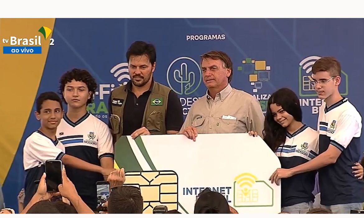 Governo inaugura praça com conexão wi-fi em Natal