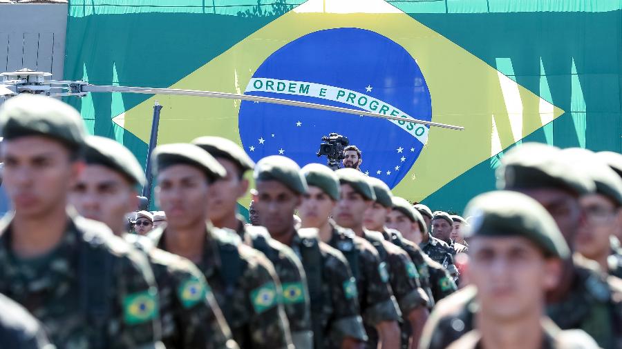 Saiba quanto ganham os oficiais e outros profissionais das Forças Armadas