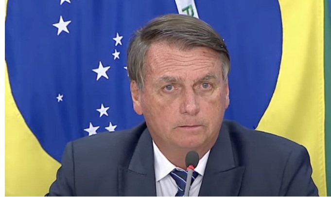 Comentarista fala em "tiro no peito" e Bolsonaro rebate: “se eu respondesse à altura seria ataque”