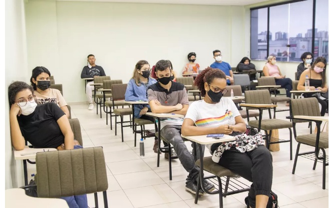 Mais de 160 concursos públicos com inscrições abertas reúnem quase 16 mil vagas; veja lista