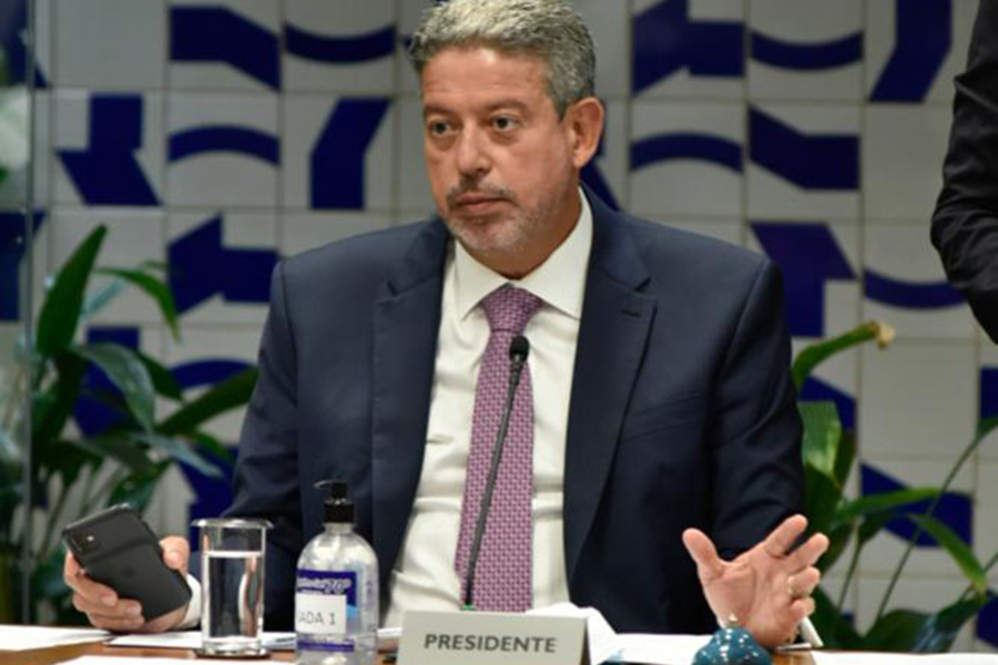 Arthur Lira volta a criticar Petrobras e diz que país vai enfrentar a estatal