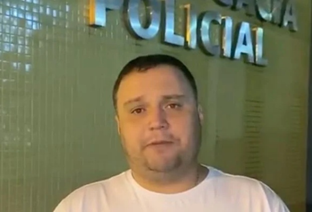 Vereador do RJ é alvo de atentado e tem carro atingido por tiros