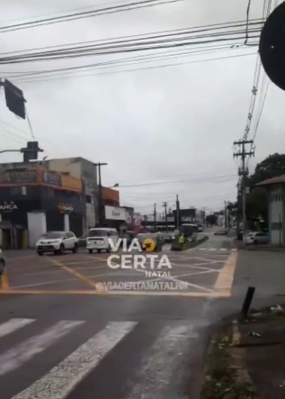 VÍDEO: Semáforo da avenida Nevaldo Rocha e São José é furtado