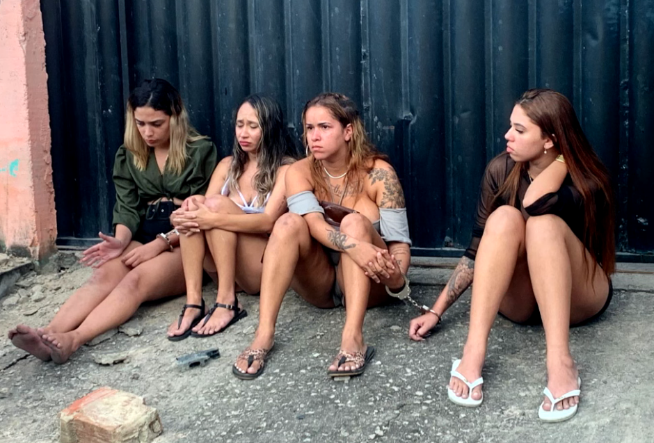 VÍDEO: Mulheres são detidas por suspeita de envolvimento em assaltos