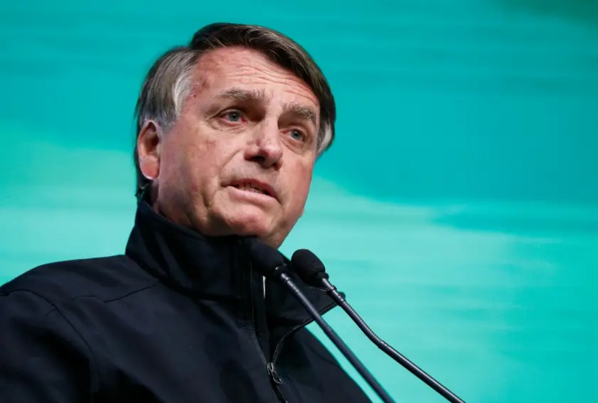 Bolsonaro diz que Lula quer soltar jovens presos como presidente eleito da Colômbia