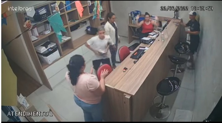 VÍDEO: Bandidos fazem arrastão em laboratório óptico em Natal; ASSISTA