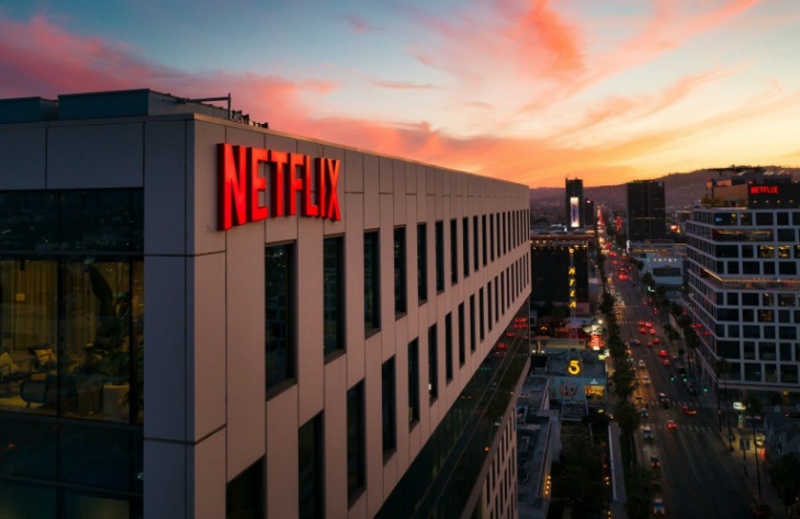 Netflix demite mais de 300 funcionários pra conter crise