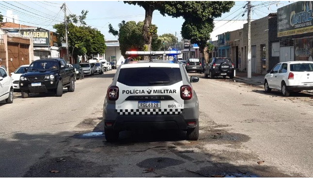 Bandidos amarram funcionários  e atiram em dono de empresa durante assalto em Natal
