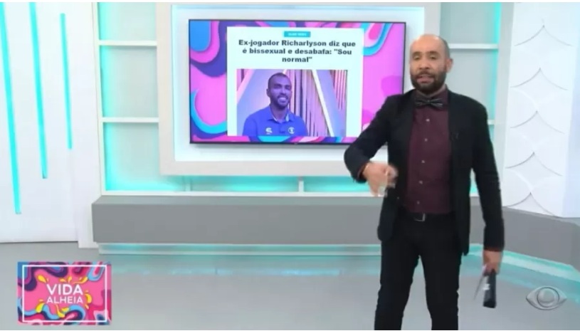 VÍDEO: Apresentador da Band chama Richarlyson de bicha e é homofóbico com torcida; ASSISTA