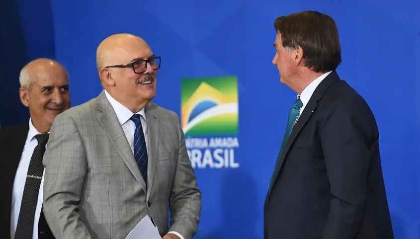 Milton Ribeiro usou nome de Bolsonaro sem consentimento, diz advogado