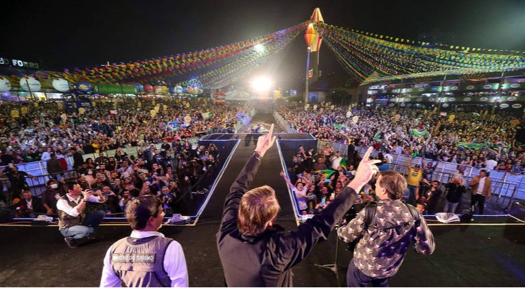 VÍDEO: “É Bolsonaro”: Presidente é ovacionado em festival de quadrilhas juninas; ASSISTA