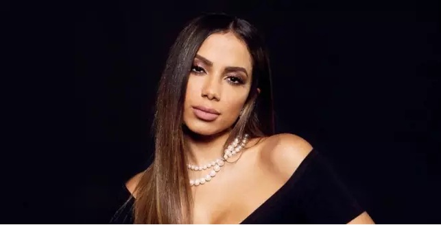 Anitta afirma que mala com figurino para Rock in Rio Lisboa desapareceu: 'Ninguém acha'