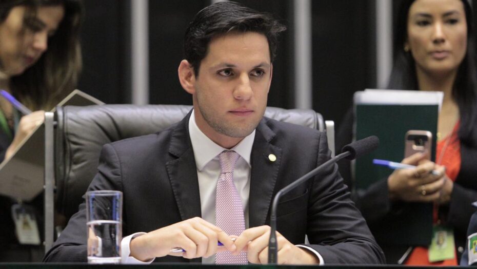 VÍDEO: Rafael Motta diz que apoio a Fátima é “irrrevogável”, mas aliança com Carlos Eduardo é incoerente; ASSISTA