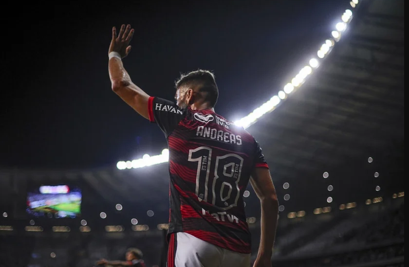 Clube inglês acerta com United por Andreas Pereira e busca 'sim' do jogador