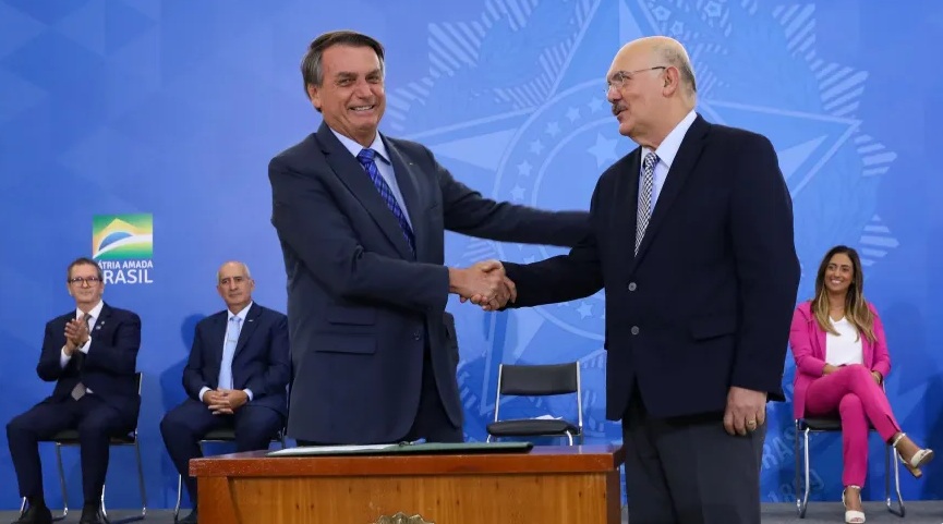 Bolsonaro diz que não há “mínimo indício” contra Milton Ribeiro