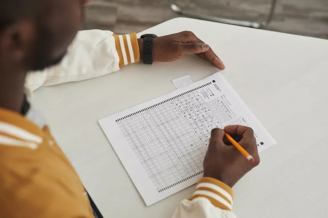 Mais de 140 concursos públicos com inscrições abertas reúnem quase 22 mil vagas no país; veja lista