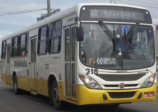 Motorista de ônibus reage a tentativa de assalto e bota bandido "pra correr" em Natal