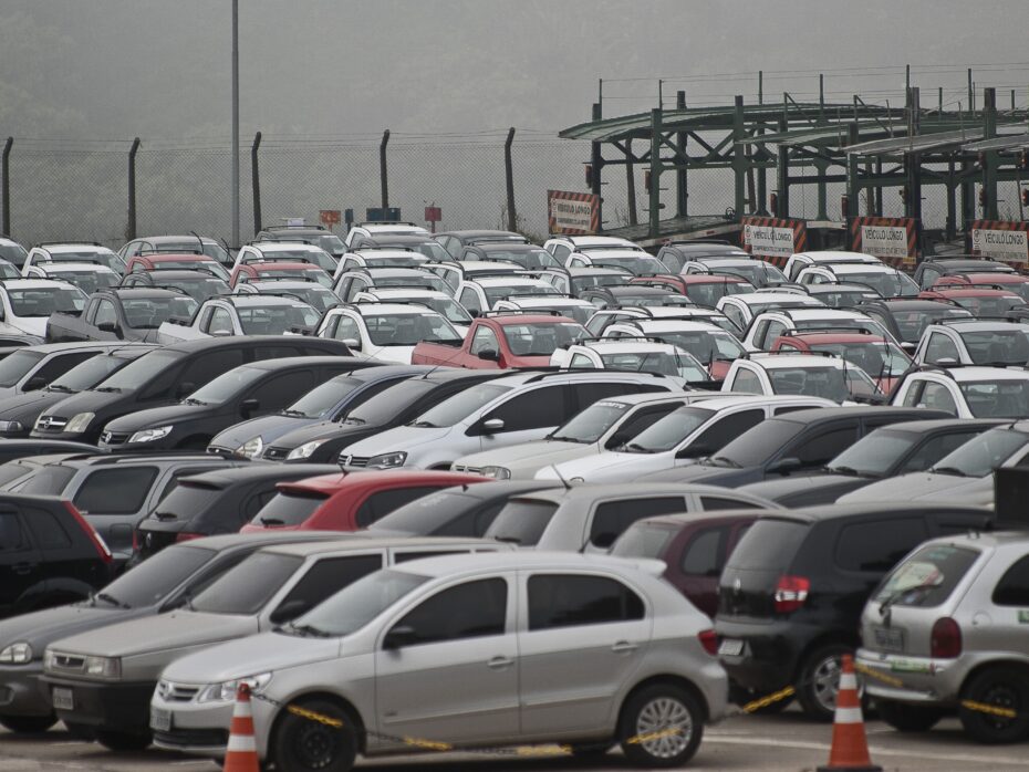 Preço de carro popular não deve voltar tão cedo ao patamar pré-crise, afirma especialista
