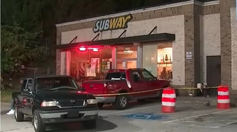 Homem se revolta por excesso de maionese e mata funcionária do Subway a tiros