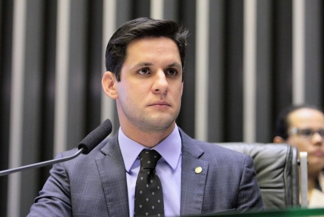 Presidente nacional do PSB chama Carlos Eduardo de bolsonarista e diz que aliança em SP depende de apoio do PT...