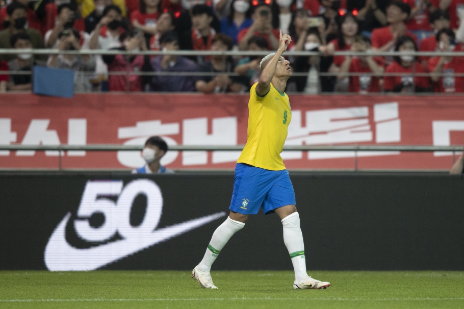 Tottenham acerta com Everton a contratação de Richarlison, que fará exames no Brasil, diz jornalista