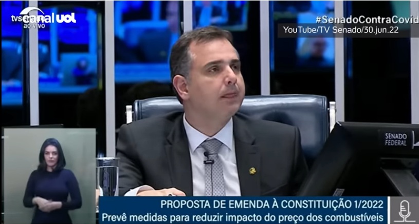 Senado aprova Auxílio Brasil de R$ 600 e vale-caminhoneiro de R$ 1.000