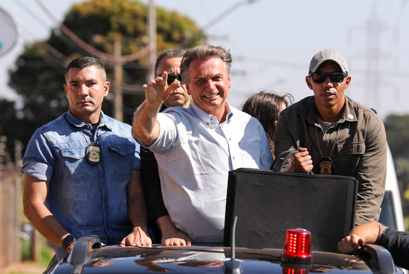 Bolsonaro diz que governadores do Nordeste tentam "extorquir" eleitores