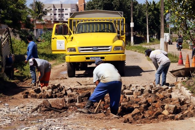 Prefeitura de Natal intensifica serviços de manutenção em vias nas quatro zonas da cidade