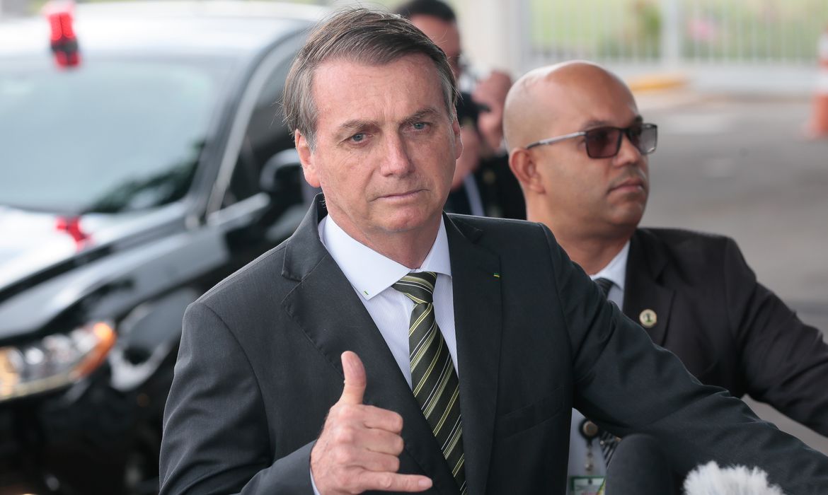 'Quero que bandidos apodreçam na cadeia; Lula quer eles soltos', diz Bolsonaro