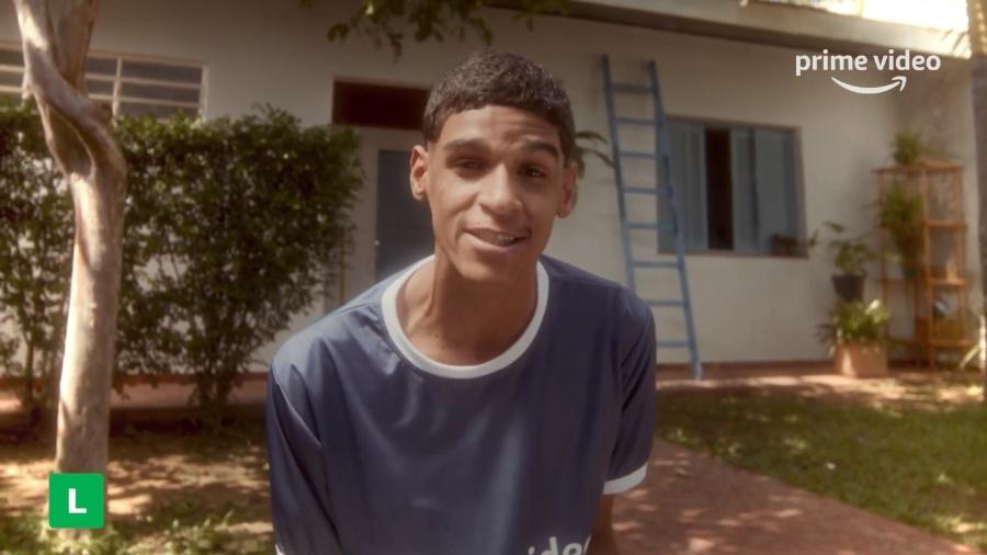 Luva de Pedreiro recebe as chaves da nova casa em Pernambuco: 'Magnífica'