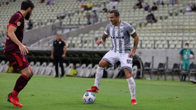 Flu x Corinthians, Santos x Fla, Palmeiras x Athletico-PR; confira os jogos de hoje e onde assistir