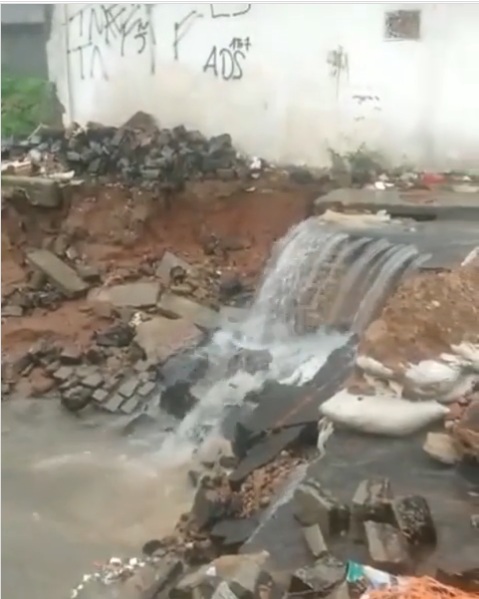 VÍDEO: Com chuvas, cratera se transforma em "cachoeira" em rua de Natal; ASSISTA