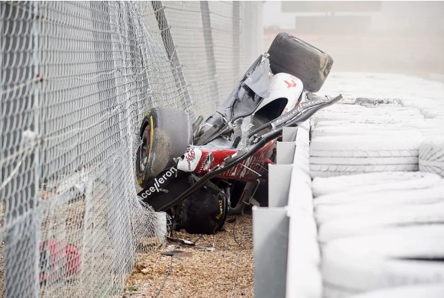 VÍDEO: Piloto capota e quase atinge arquibancada em prova da F1; ASSISTA