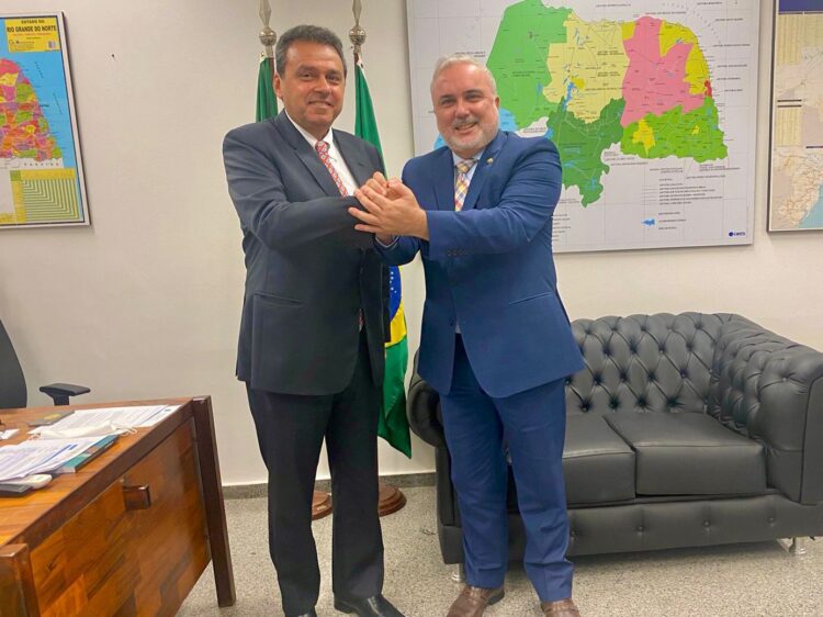 VÍDEO: Jean Paul Prattes critica Álvaro Dias, mas é suplente do ex-prefeito Carlos Eduardo